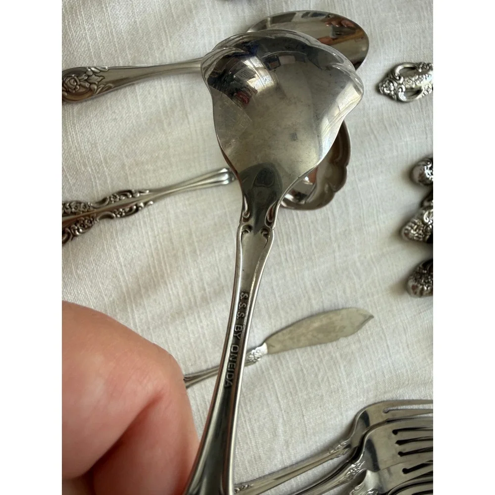 Oneida Distinction Deluxe Stainless Michelangelo Flatware Set 60+ Pieces Ornate